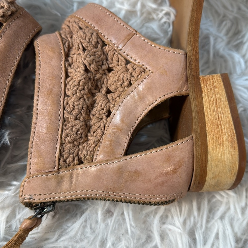 Anthropologie Latigo Womens Shoes Rupee Sandals Leather Flat Crochet Boho 7 - Picture 10 of 11